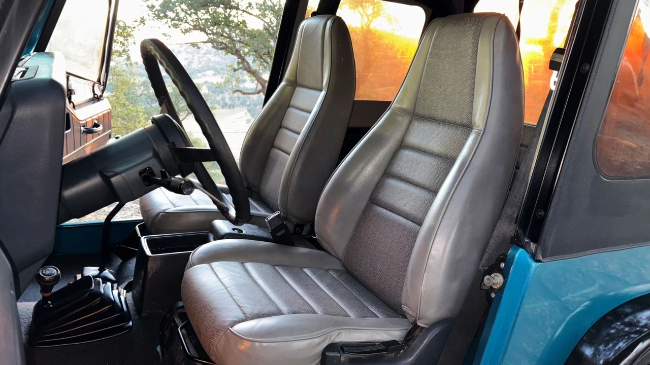 1992 Jeep YJ Wrangler - Image 23 of 30
