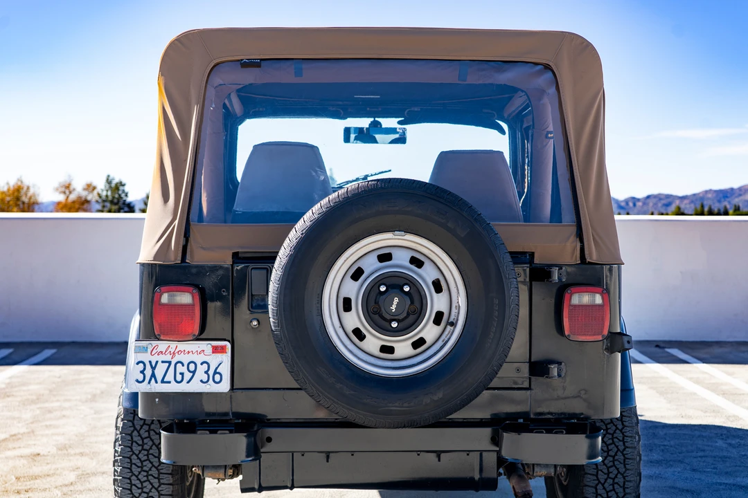 1992 Jeep YJ Wrangler - Image 16 of 31