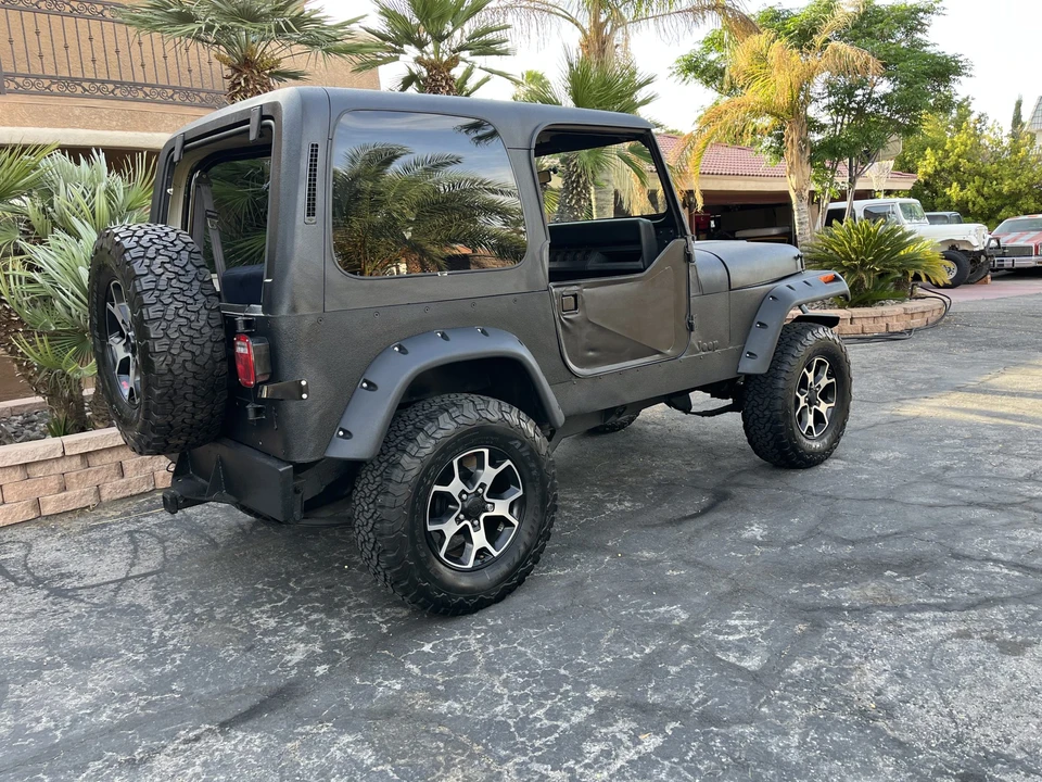 1992 Jeep YJ Wrangler - Image 24 of 31