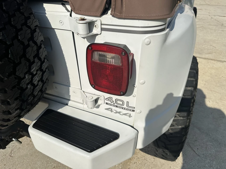 1992 Jeep YJ Wrangler - Image 19 of 31