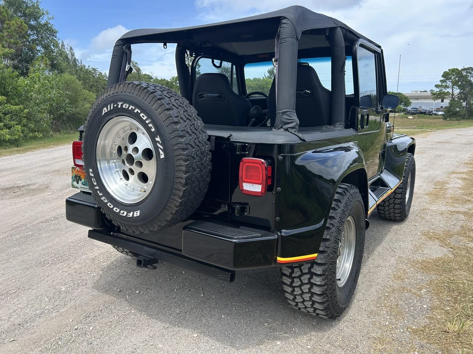1992 Jeep YJ Wrangler - Image 11 of 31