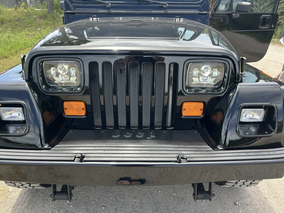 1992 Jeep YJ Wrangler - Image 24 of 31