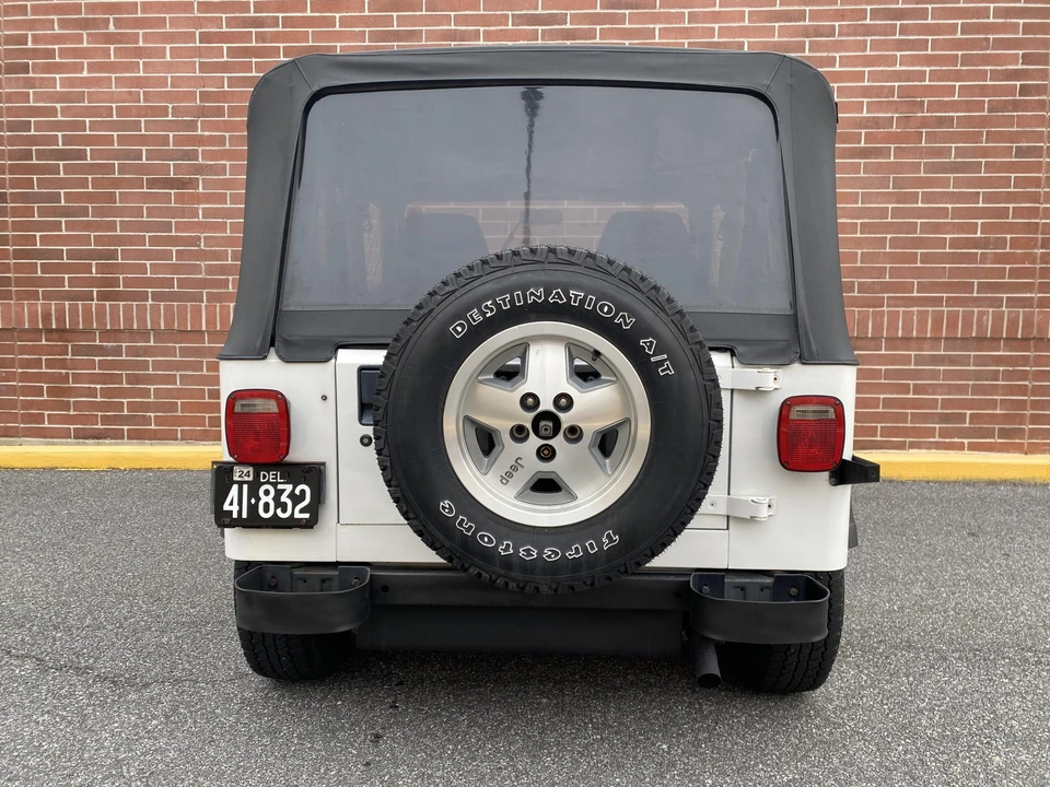 1992 Jeep YJ Wrangler - Image 5 of 31