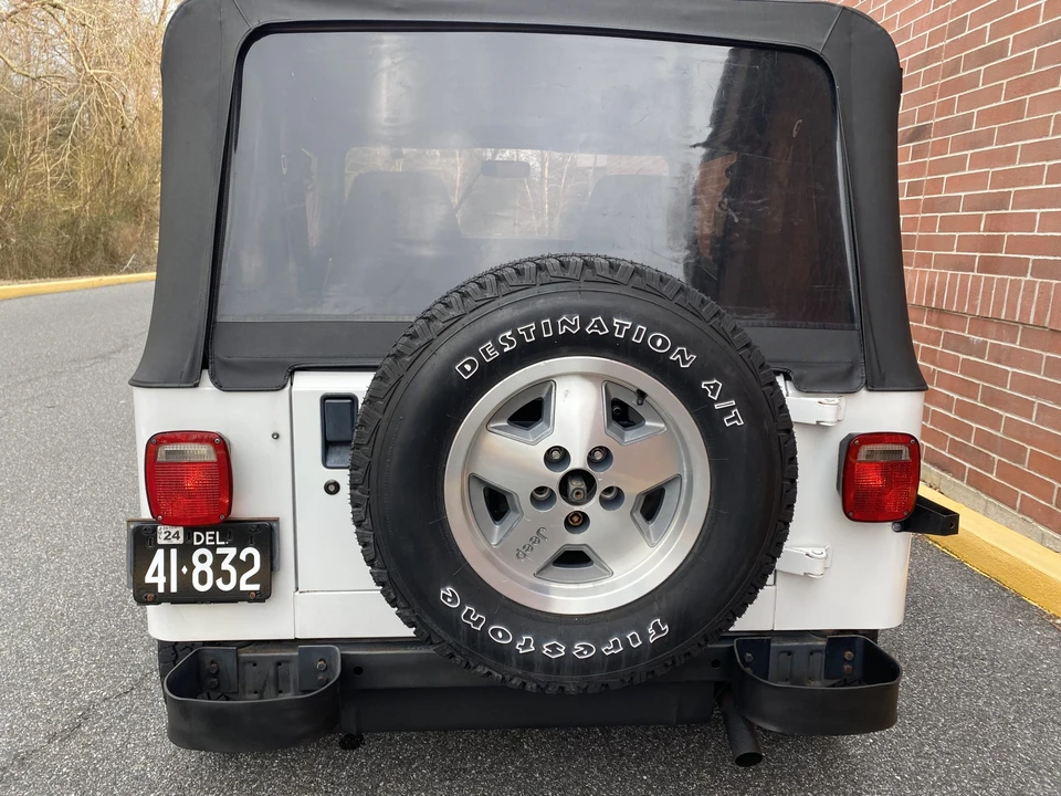 1992 Jeep YJ Wrangler - Image 24 of 31