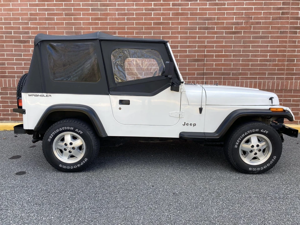 1992 Jeep YJ Wrangler - Image 7 of 31