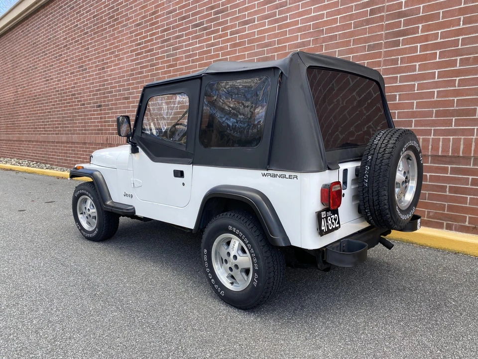 1992 Jeep YJ Wrangler - Image 4 of 31
