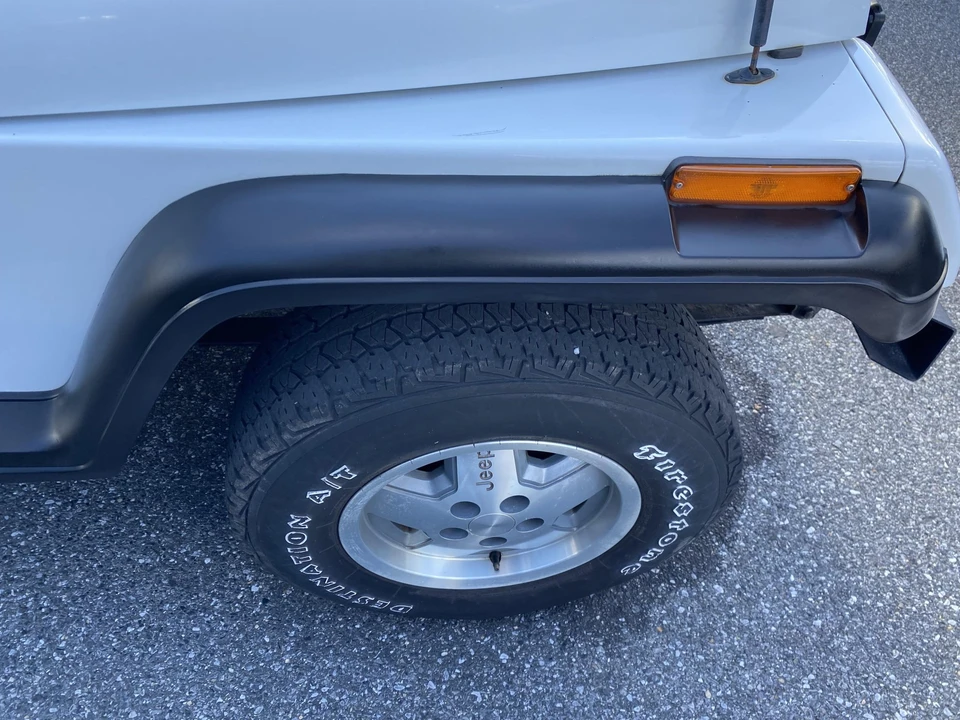 1992 Jeep YJ Wrangler - Image 21 of 31