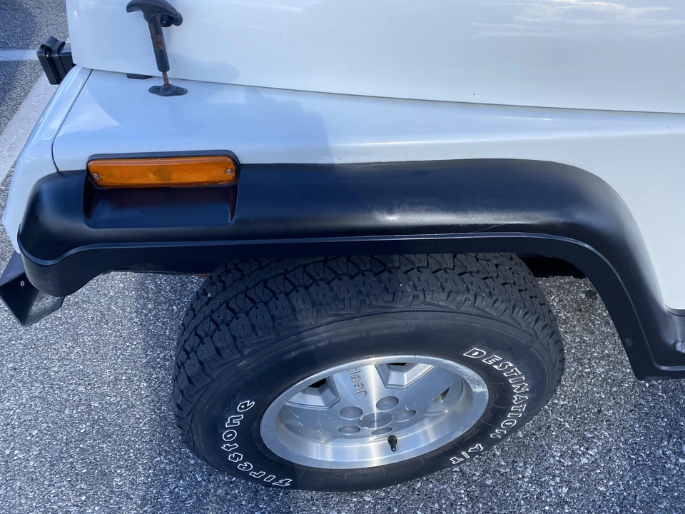 1992 Jeep YJ Wrangler - Image 14 of 31