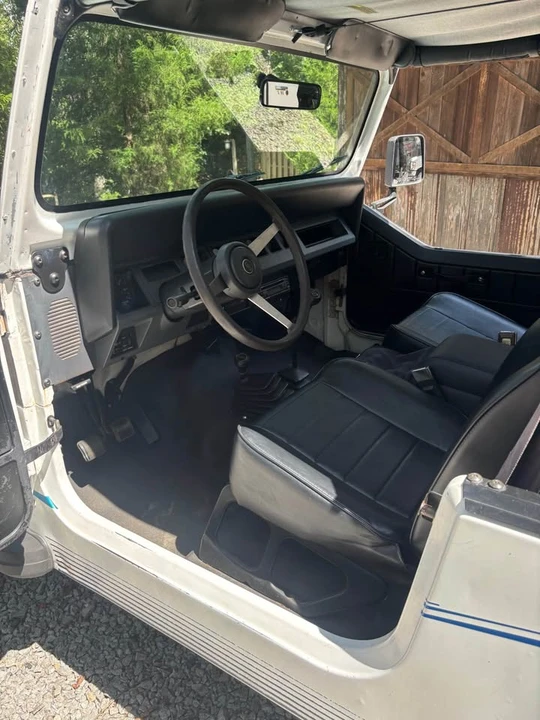 1992 Jeep YJ Wrangler - Image 5 of 13