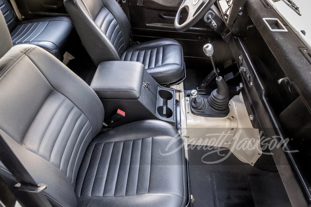 1992 Land Rover Defender 110 - Image 8 of 17