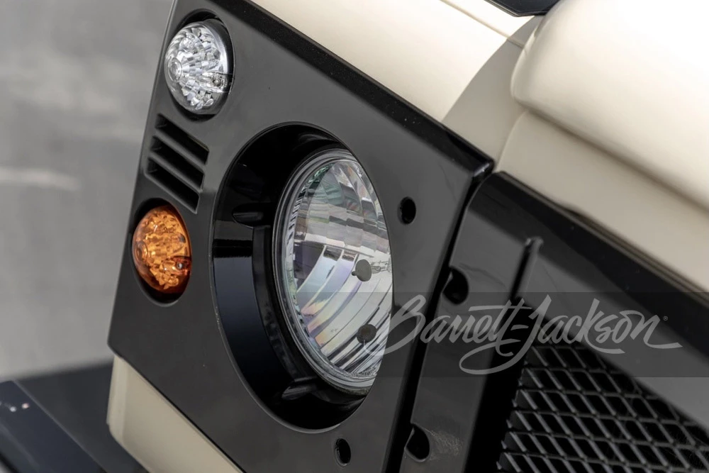 1992 Land Rover Defender 110 - Image 9 of 17