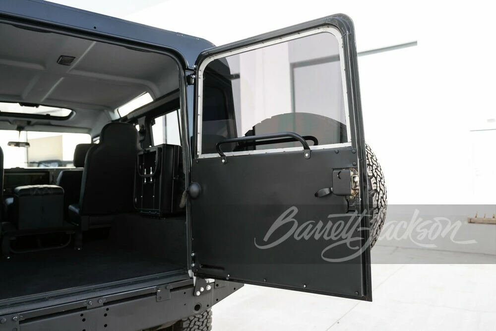1992 Land Rover Defender 110 - Image 16 of 31
