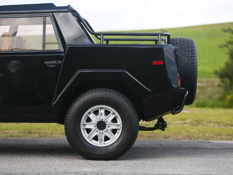 1992 Lamborghini LM002 - Image 26 of 31