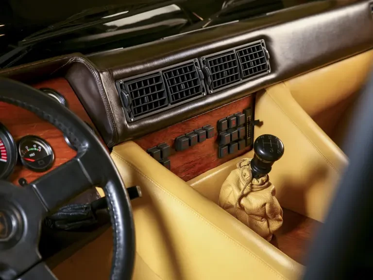 1992 Lamborghini LM002 - Image 14 of 31