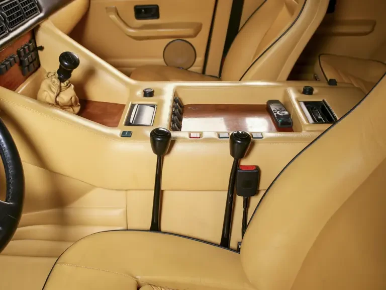 1992 Lamborghini LM002 - Image 13 of 31