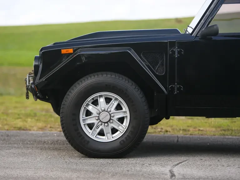 1992 Lamborghini LM002 - Image 25 of 31
