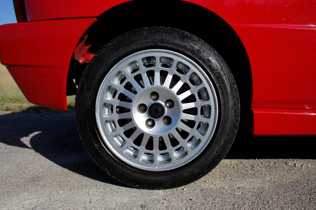 1992 Lancia Delta 1st Gen - Image 11 of 31