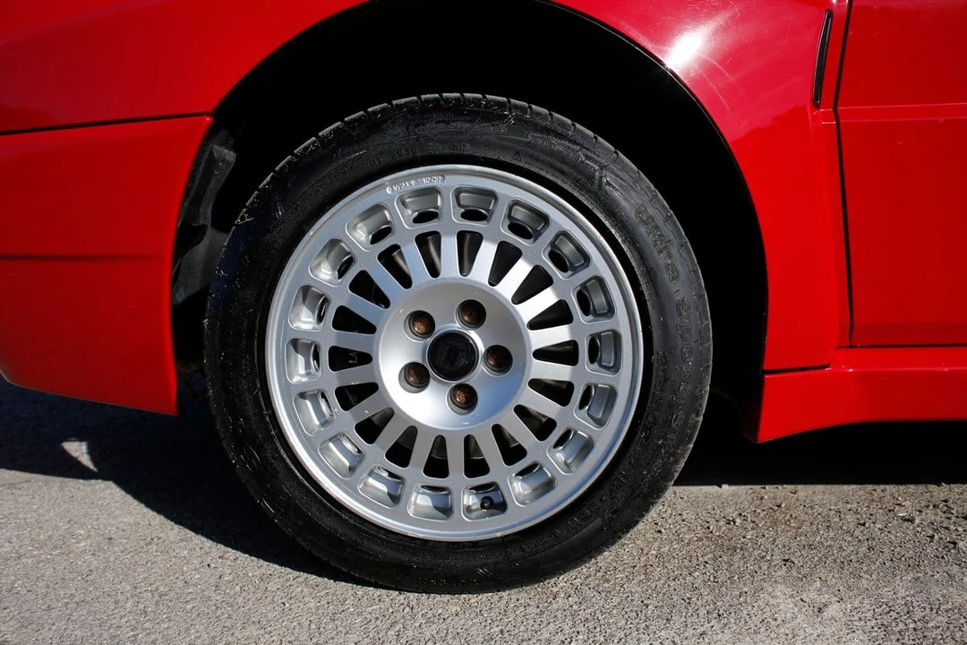 1992 Lancia Delta 1st Gen - Image 9 of 31