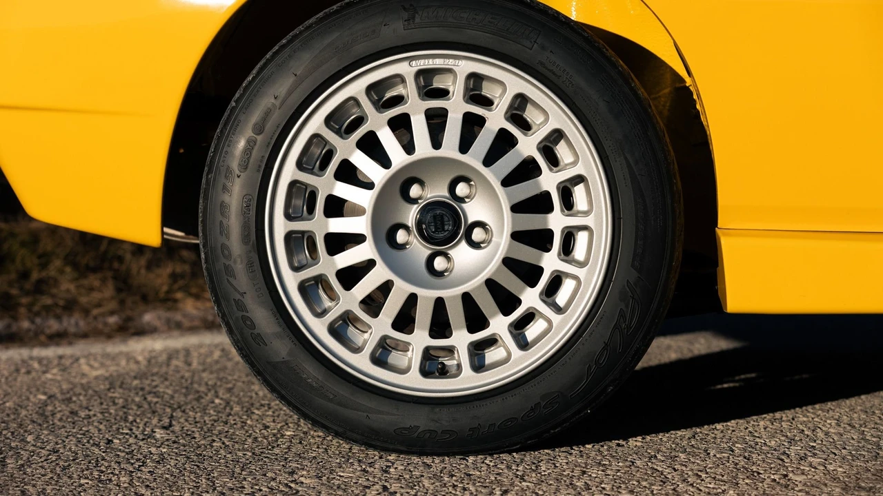 1992 Lancia Delta 1st Gen - Image 25 of 31
