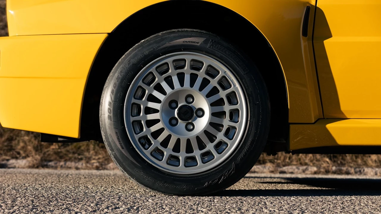 1992 Lancia Delta 1st Gen - Image 21 of 31