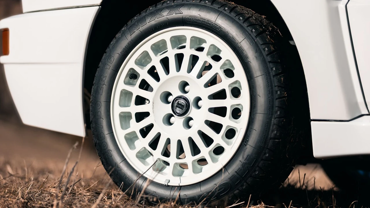 1992 Lancia Delta 1st Gen - Image 26 of 31