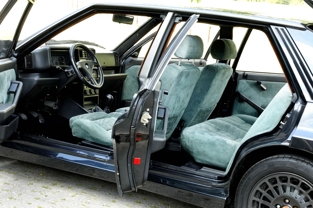 1992 Lancia Delta 1st Gen - Image 16 of 31