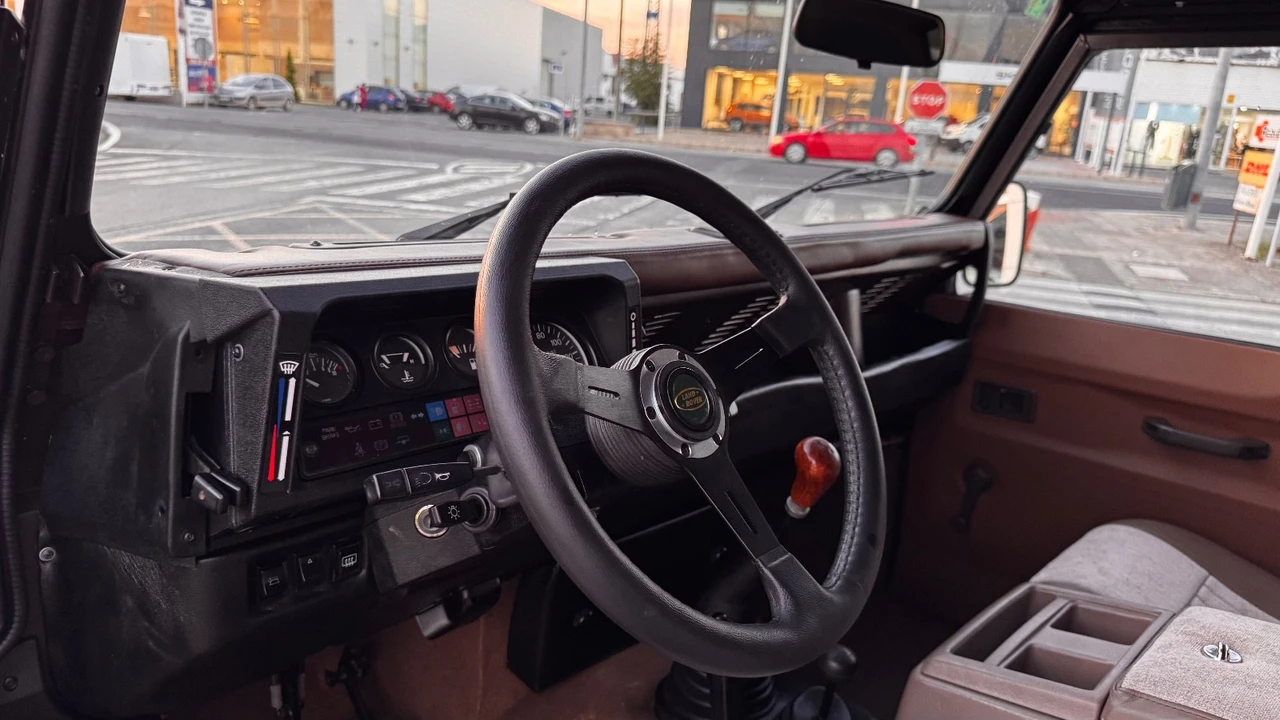 1992 Land Rover Defender 110 - Image 20 of 21