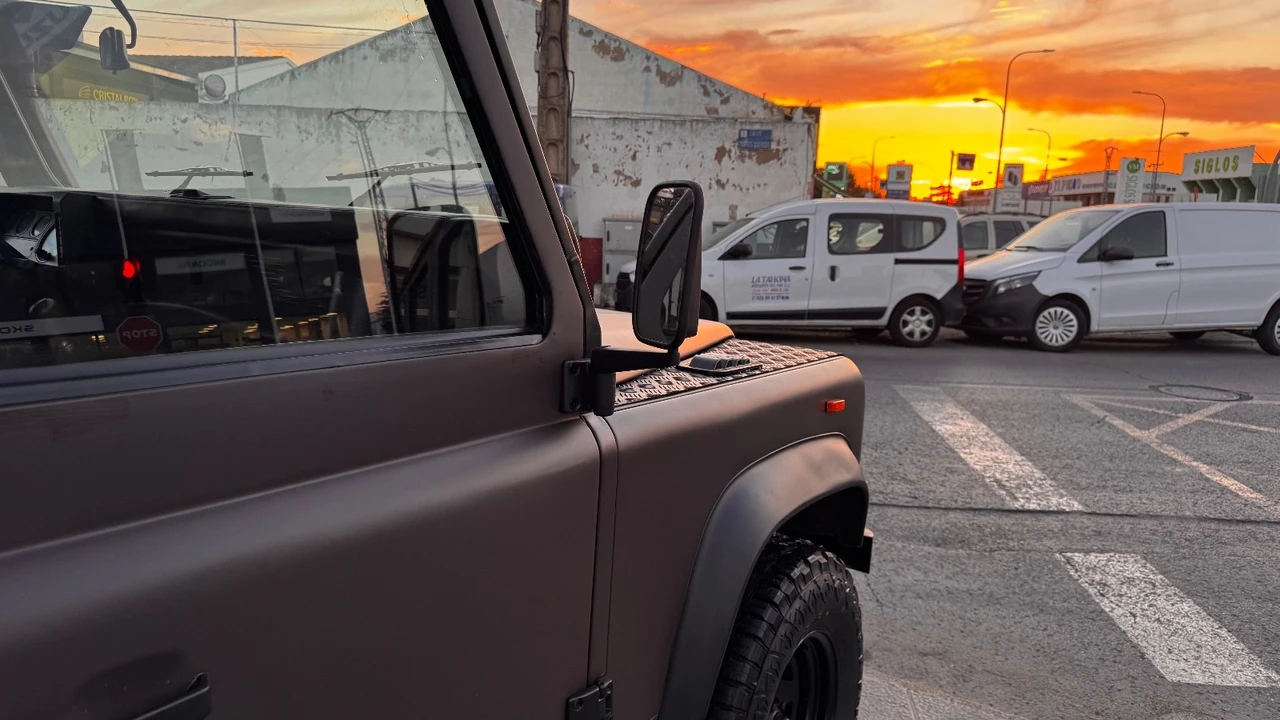 1992 Land Rover Defender 110 - Image 15 of 21