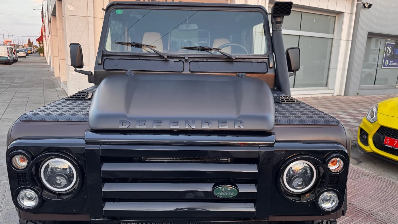 1992 Land Rover Defender 110 - Image 6 of 21
