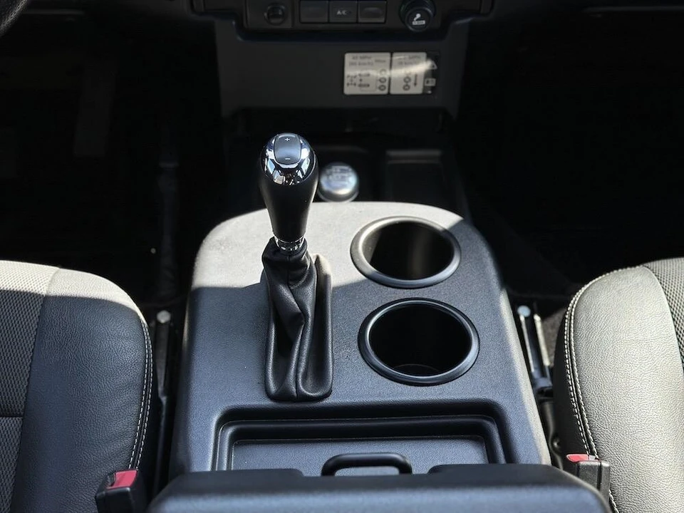 1992 Land Rover Defender 110 - Image 7 of 12