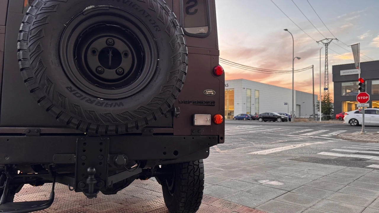 1992 Land Rover Defender 110 - Image 12 of 21