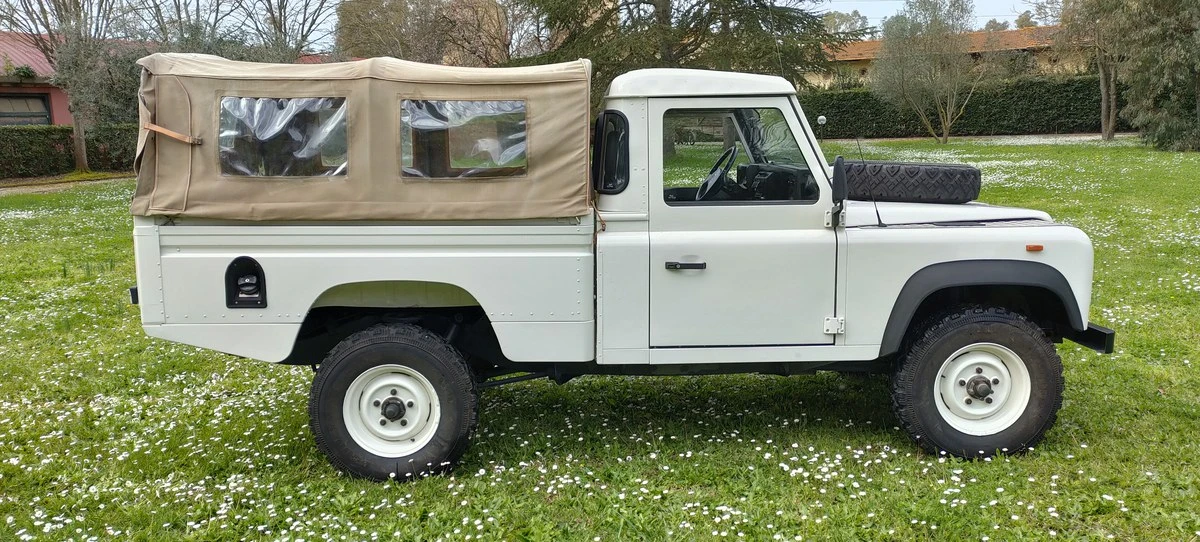 1992 Land Rover Defender 110 - Image 8 of 30
