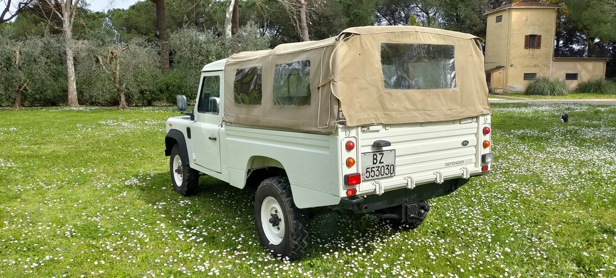 1992 Land Rover Defender 110 - Image 6 of 30