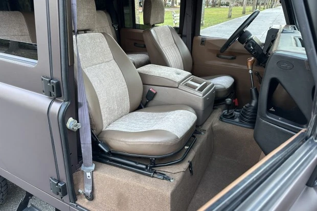 1992 Land Rover Defender 110 - Image 4 of 8