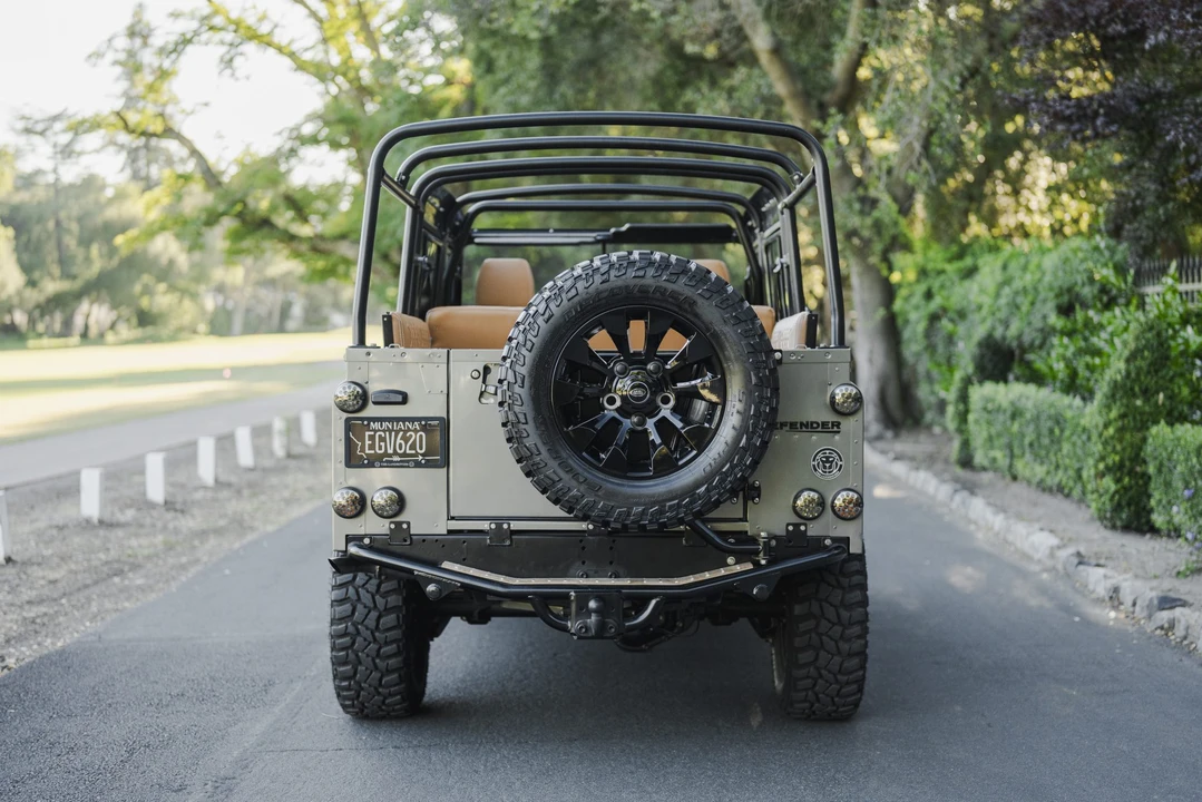 1992 Land Rover Defender 110 - Image 17 of 31