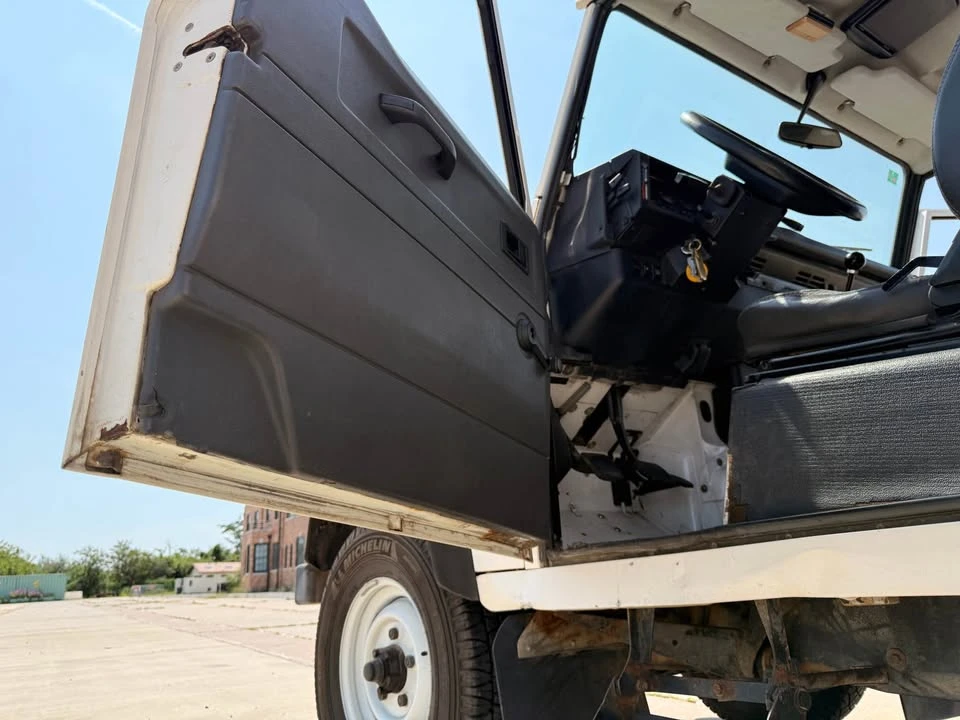 1992 Land Rover Defender 110 - Image 3 of 19