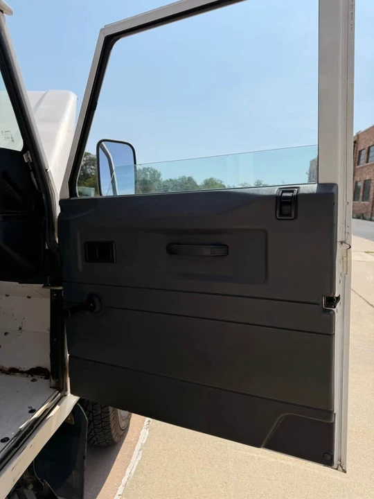 1992 Land Rover Defender 110 - Image 8 of 19