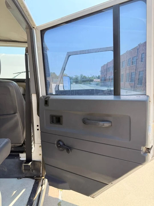 1992 Land Rover Defender 110 - Image 6 of 19