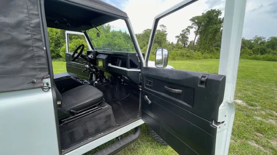 1992 Land Rover Defender 110 - Image 11 of 14