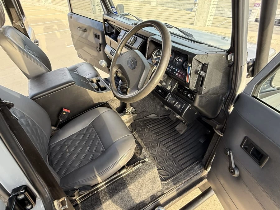 1992 Land Rover Defender 110 - Image 21 of 30