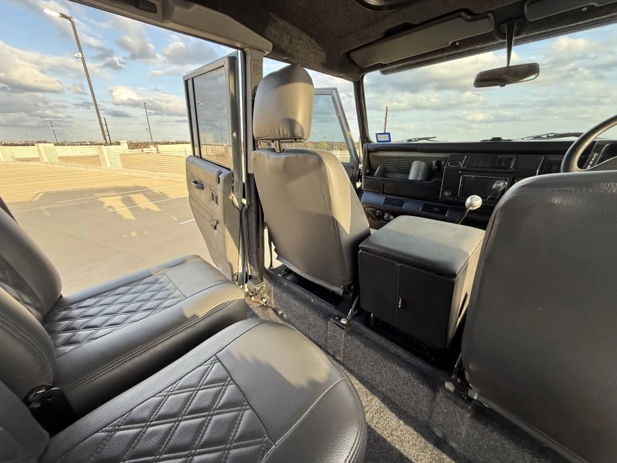 1992 Land Rover Defender 110 - Image 19 of 30