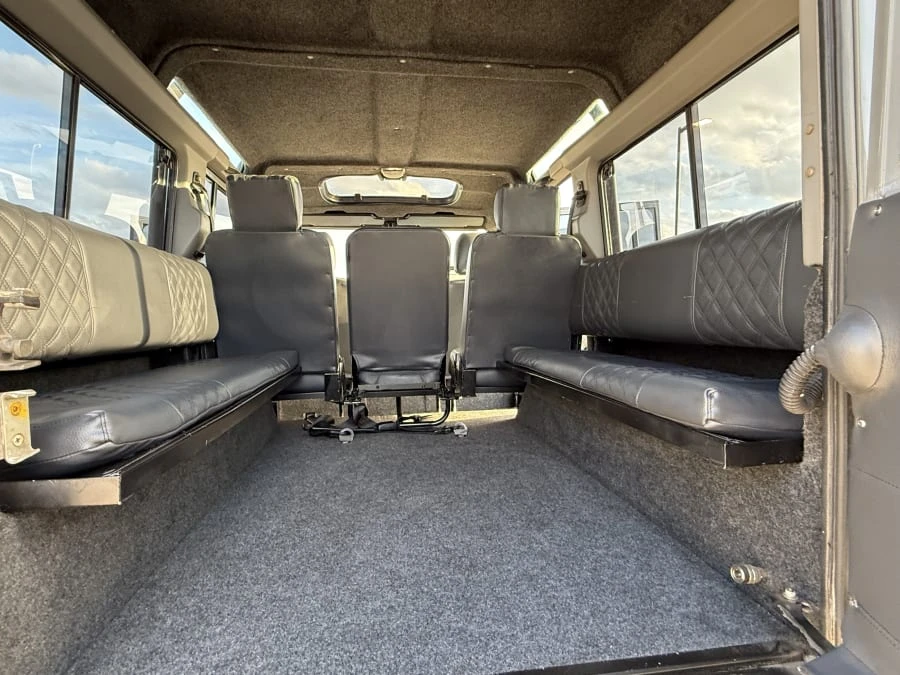 1992 Land Rover Defender 110 - Image 17 of 30