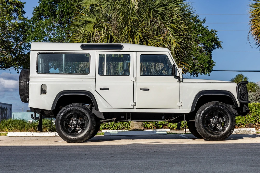 1992 Land Rover Defender 110 - Image 6 of 31