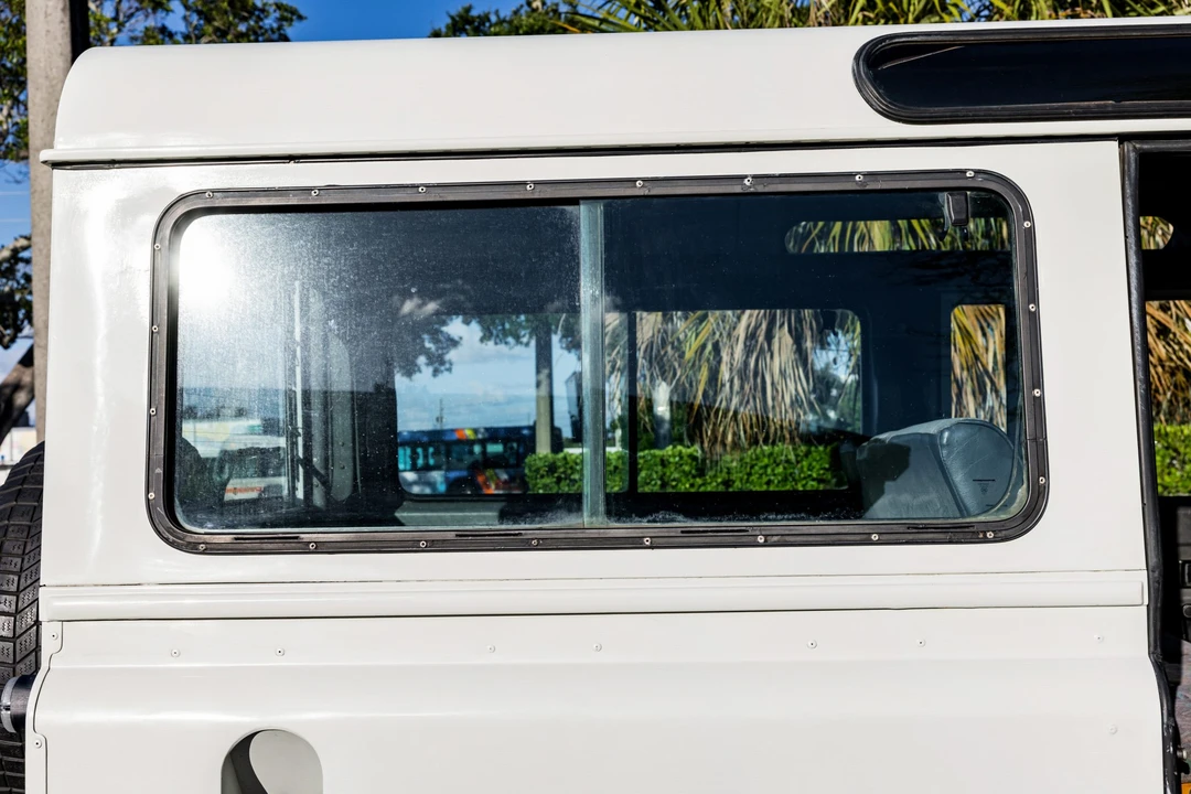 1992 Land Rover Defender 110 - Image 18 of 31