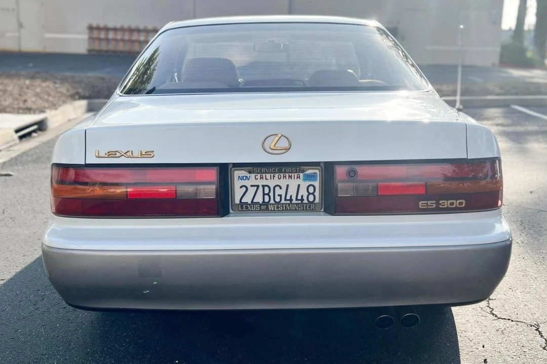 1992 Lexus ES 2nd Gen - Image 5 of 31
