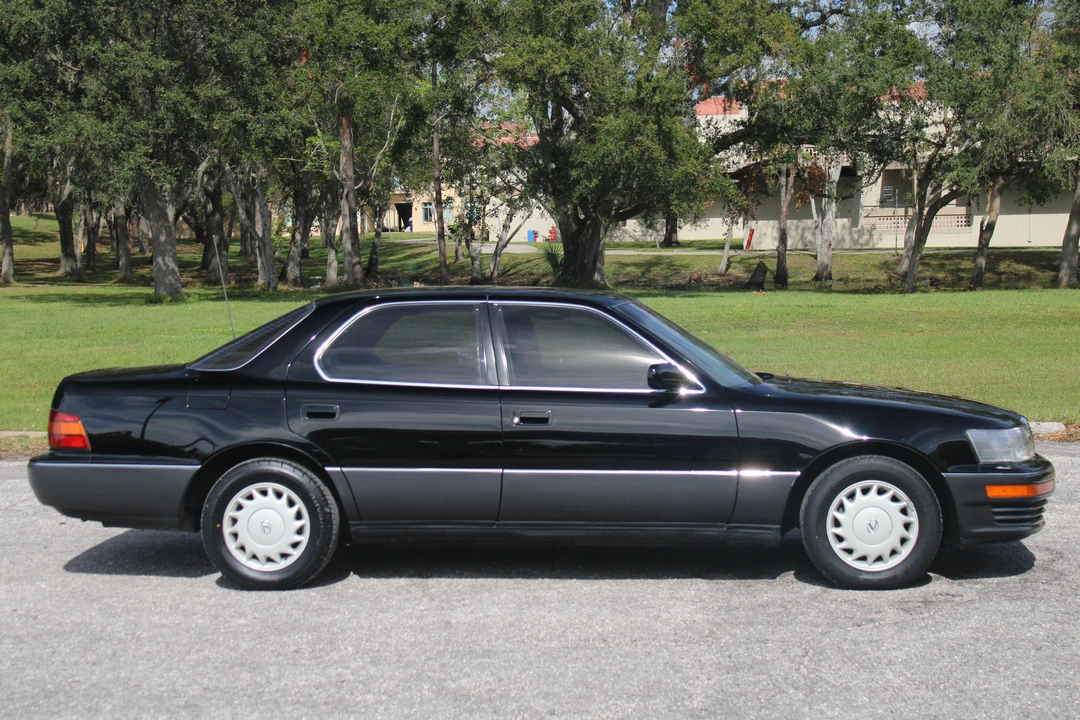 1992 Lexus LS 1st Gen - Image 2 of 5