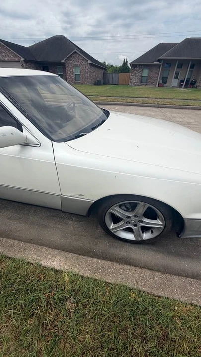 1992 Lexus LS 1st Gen - Image 5 of 6