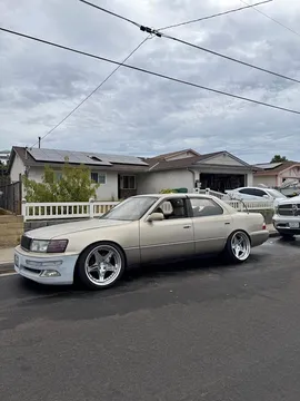 1992 Lexus LS 400 Sedan 4D