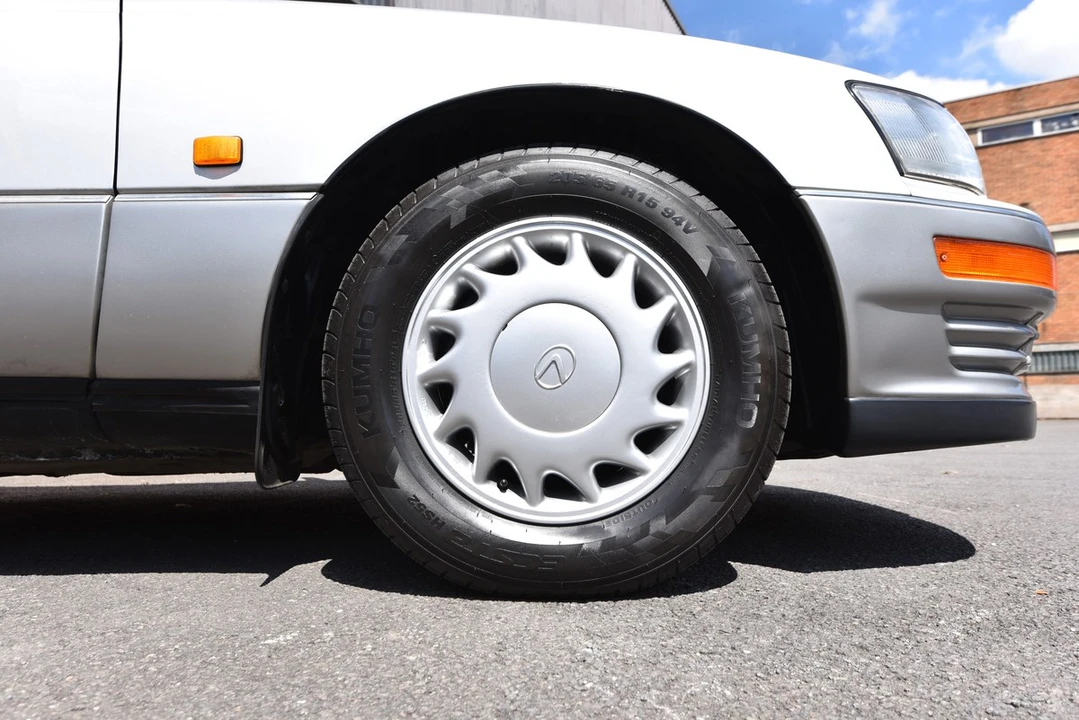 1992 Lexus LS 1st Gen - Image 24 of 30