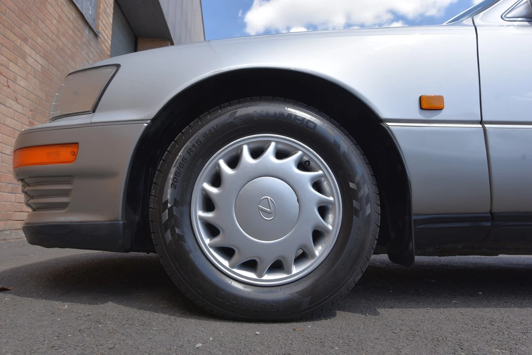 1992 Lexus LS 1st Gen - Image 25 of 30